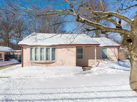 1086 N St Ext, Feeding Hills, MA 01030