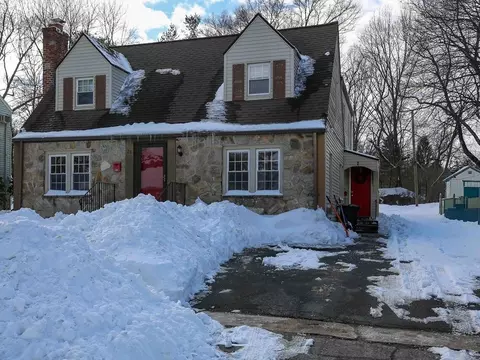 28 Walworth St, Worcester, MA 01602