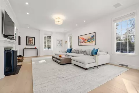 389 Grove St, Needham, MA 02492 photo 4