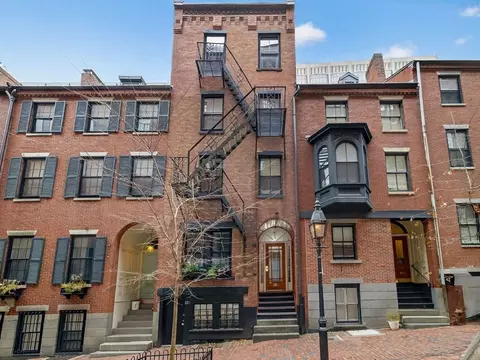 52 Temple St, Boston, MA 02114