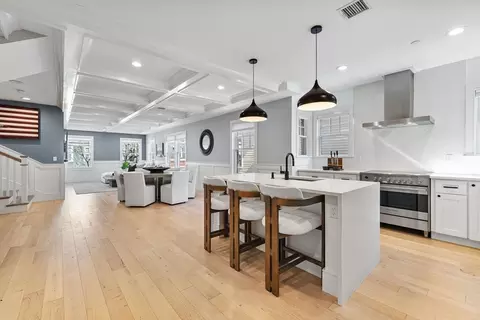 613 E 6th St #3, Boston, MA 02127