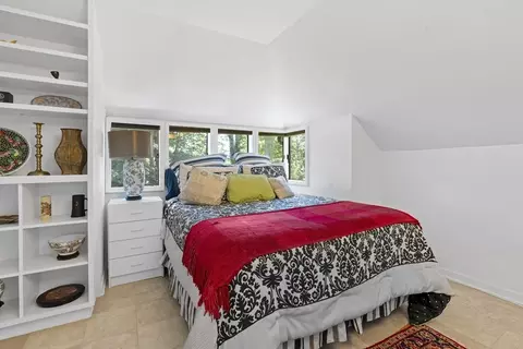 Bedroom - 331 Heath St, Chestnut Hill, MA 02467 photo 3 of 3