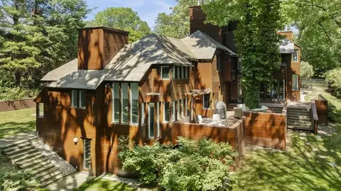 Exterior - 331 Heath St, Chestnut Hill, MA 02467 photo 2 of 9