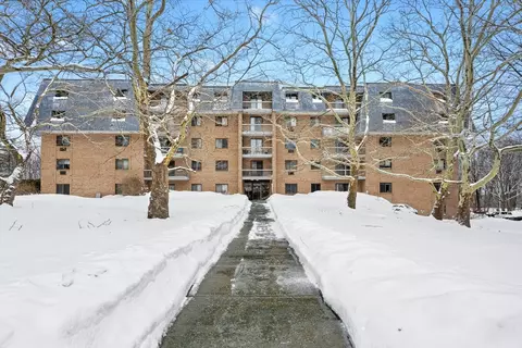 65 Commons Dr #506, Shrewsbury, MA 01545