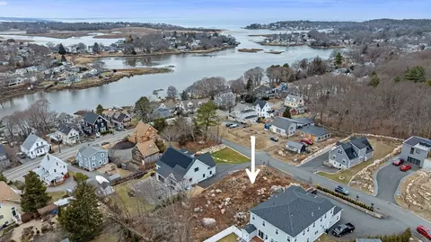 3 Deacon Farm Ln, Gloucester, MA 01930