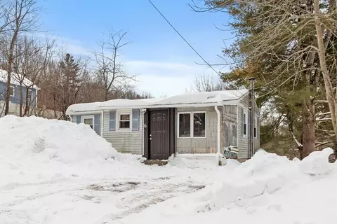 6 Henry Rd, Wales, MA 01081