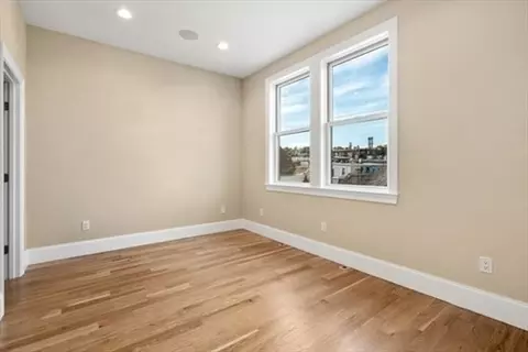 729-731 E 5th St, Boston, MA 02127 photo 11