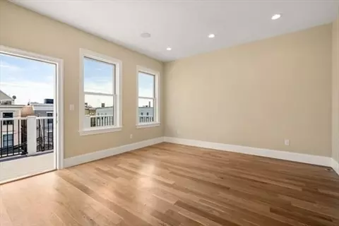 729-731 E 5th St, Boston, MA 02127 photo 8