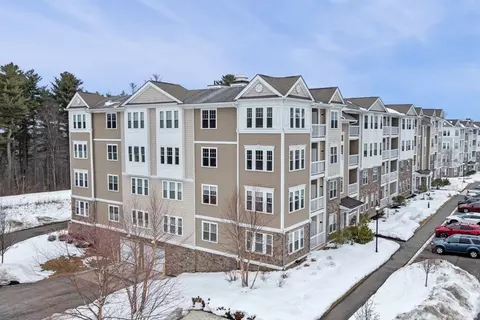 2 Francis Dr #301, Andover, MA 01810