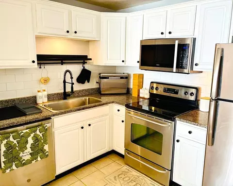 1105 Lexington St #6-4, Waltham, MA 02452