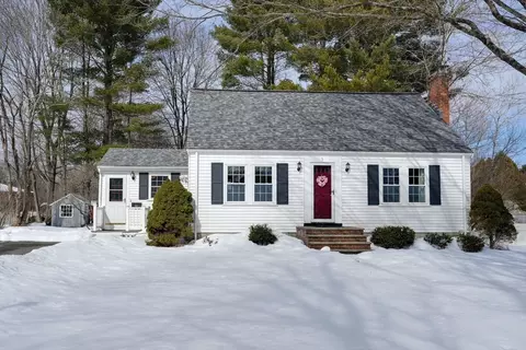 5 Castle Ave, Medfield, MA 02052