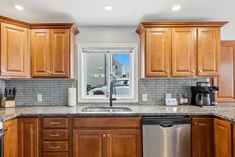 10 Aberdeen St, Fall River, MA 02721 photo 9
