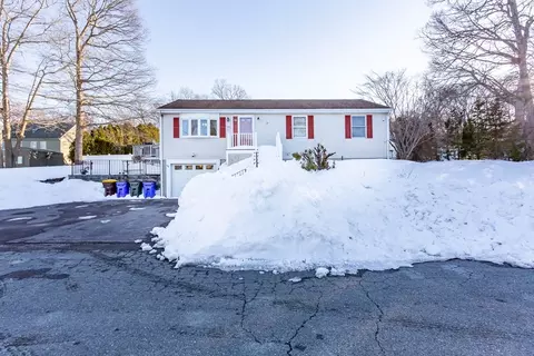 95 Hiatt St, Fall River, MA 02721