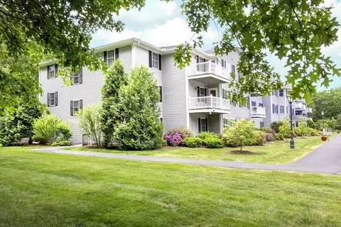 23 Greenleaves #107, Amherst, MA 01002