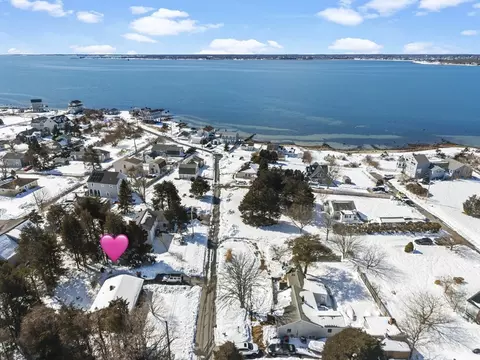 5 Reservation Rd, Fairhaven, MA 02719
