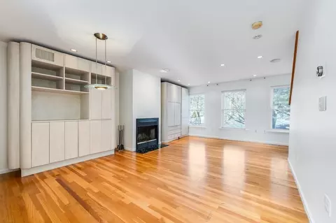 100 Anderer Ln #2, Boston, MA 02132
