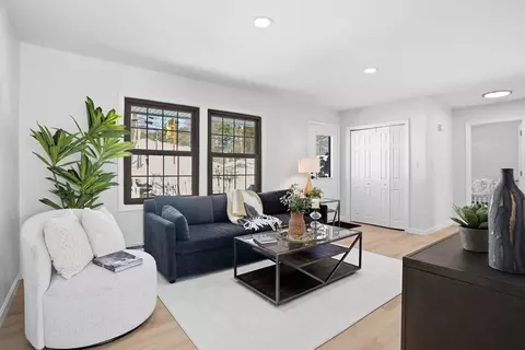 72 Main St, Upton, MA 01568