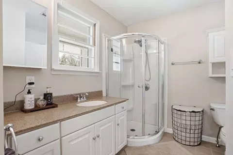 Bath - 534 Forest St, Methuen, MA 01844 photo 2 of 5