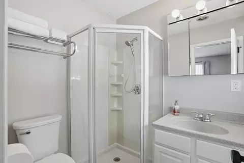 Bath - 534 Forest St, Methuen, MA 01844 photo 4 of 5