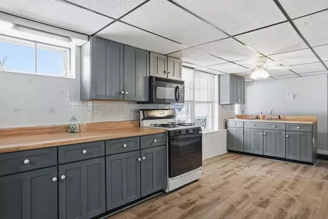 Kitchen - 534 Forest St, Methuen, MA 01844 photo 5 of 5
