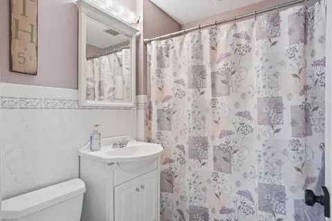 Bath - 534 Forest St, Methuen, MA 01844 photo 3 of 5