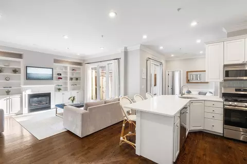 232 Bunker Hill St #1, Boston, MA 02129