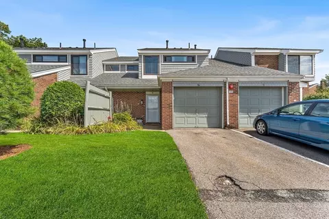 16 Meadowood Dr #16, Stoughton, MA 02072