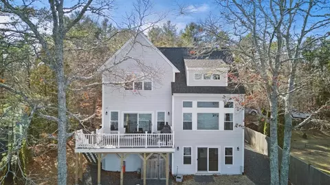 137-138 Sandy Beach Rd, Plymouth, MA 02360