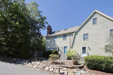 26 Pleasant St # B, Wellesley, MA 02482