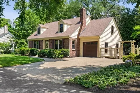 33 W Shore Dr, Marblehead, MA 01945