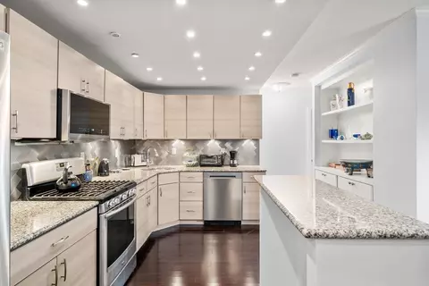 9 Hawthorne Pl #7E, Boston, MA 02114