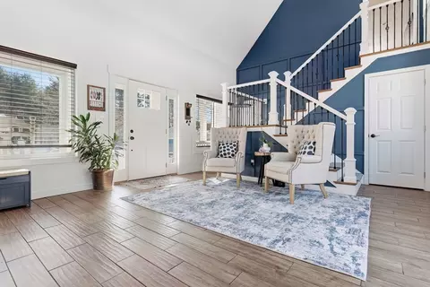 12 Warren St, Georgetown, MA 01833 photo 2