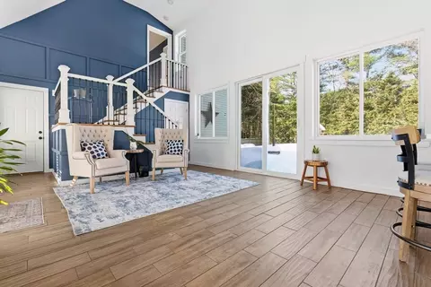 12 Warren St, Georgetown, MA 01833 photo 3