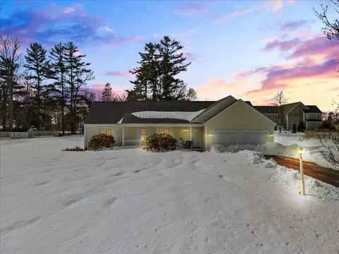 7 Maud Palmer Dr, Wareham, MA 02571