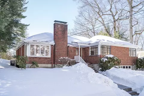 95 Beverly Rd, Chestnut Hill, MA 02467