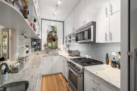 236 Walnut St, Brookline, MA 02445 photo 10
