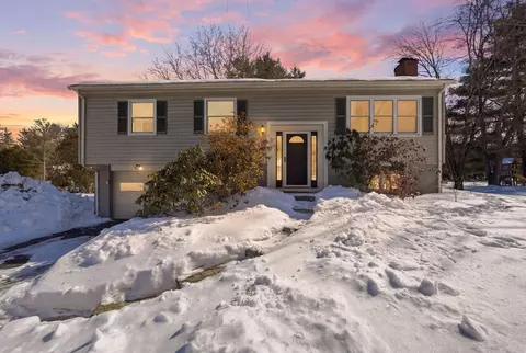 132 Pondview Dr, Amherst, MA 01002