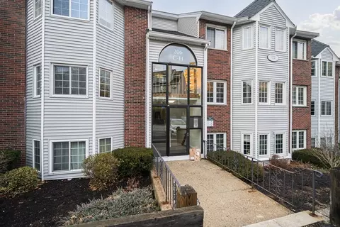 206 Tall Oaks Dr #D, Weymouth, MA 02190