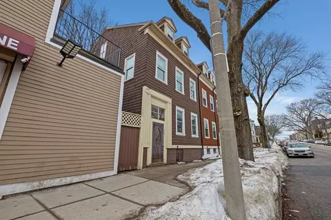 867 E Broadway, Boston, MA 02127 photo 3