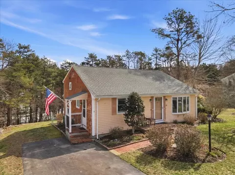 68 Palmer Rd, Plymouth, MA 02360