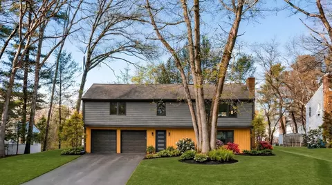 8 Emily Rd, Framingham, MA 01701