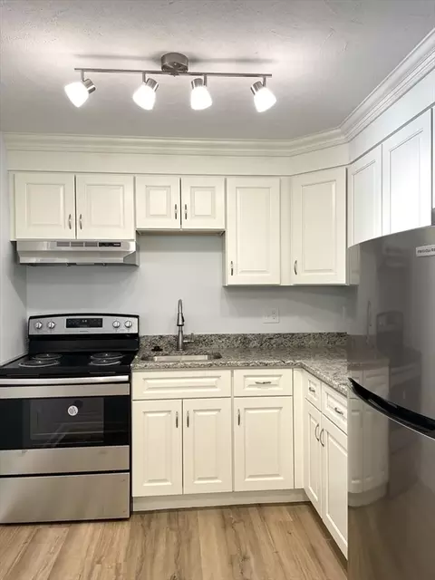 37 Fountain Ln #4, Weymouth, MA 02190