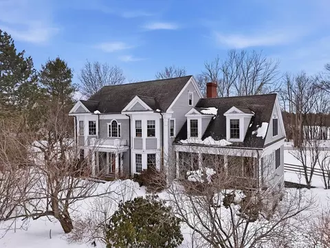 4 Knights Ct, Newbury, MA 01951