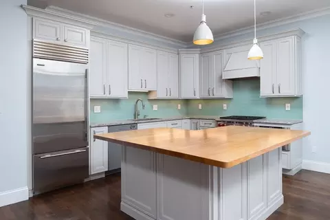 142 Fuller St #4, Brookline, MA 02446