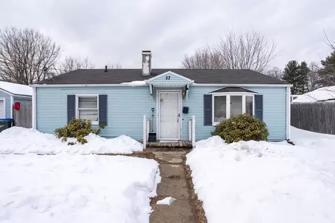52 Vadnais St, Springfield, MA 01104