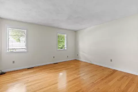 Living - 1 Traverse St #E, Wakefield, MA 01880 photo 7 of 8