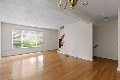 Living - 1 Traverse St #E, Wakefield, MA 01880 photo 5 of 8