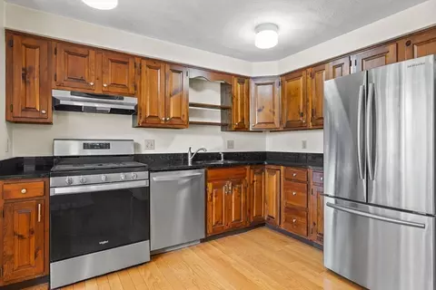 Kitchen - 1 Traverse St #E, Wakefield, MA 01880 photo 2 of 4