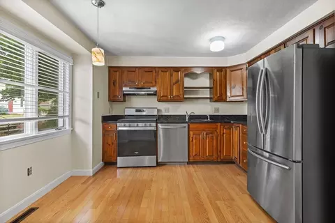 Kitchen - 1 Traverse St #E, Wakefield, MA 01880 photo 3 of 4