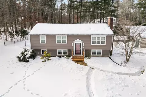 143 Plymouth St, Pembroke, MA 02359